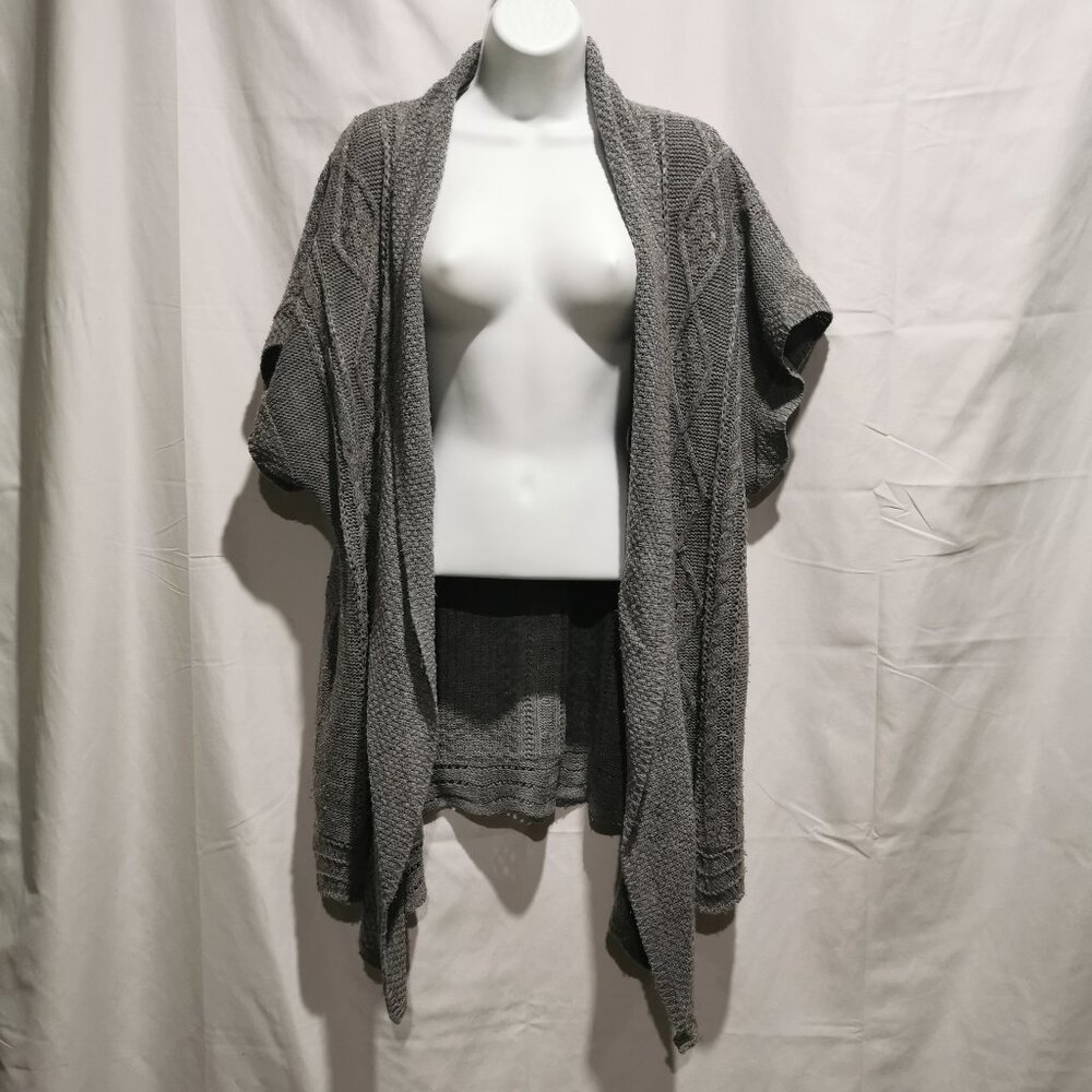 Short Sleeve Cable Knit Cardigan Size XL EUC #189
